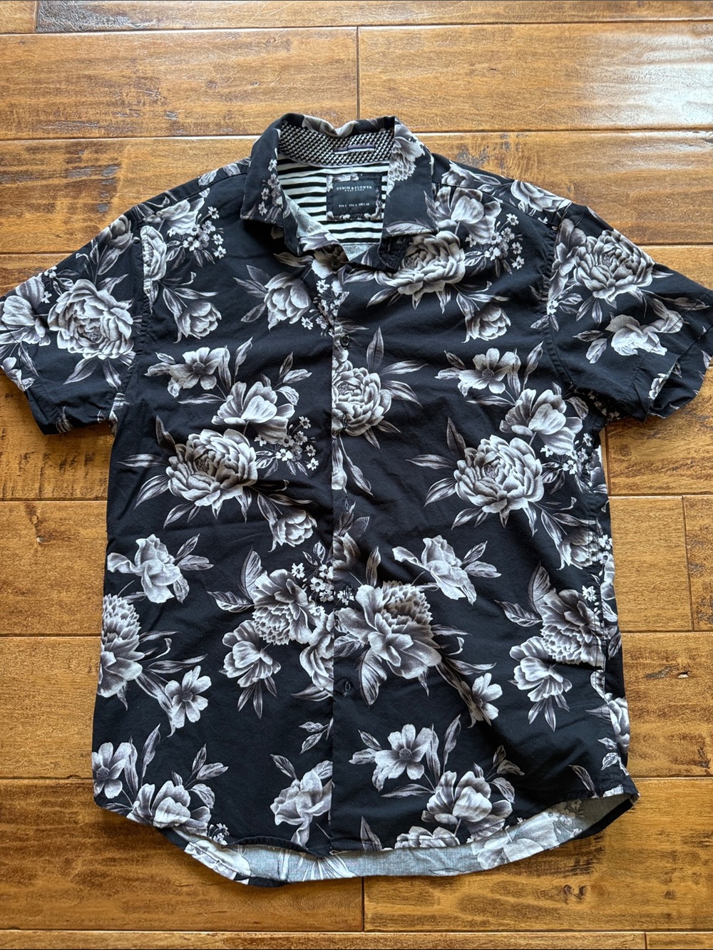Denim & Flowers  Black Short-Sleeve Floral Button-Down short sleeve Shirt